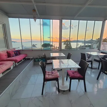 R House Hotel 3*