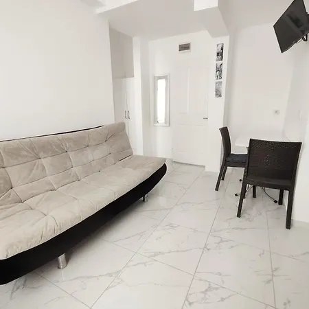 Ξενοδοχείο R House 3*
