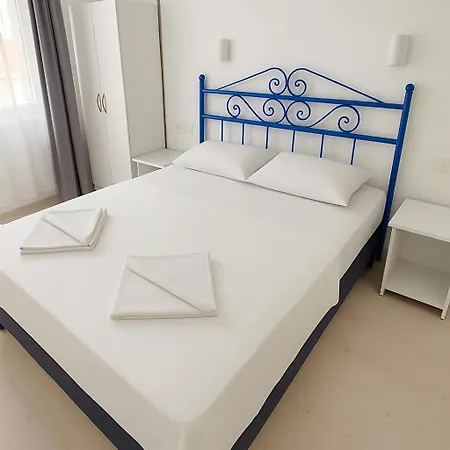 R House Αλικαρνασσός