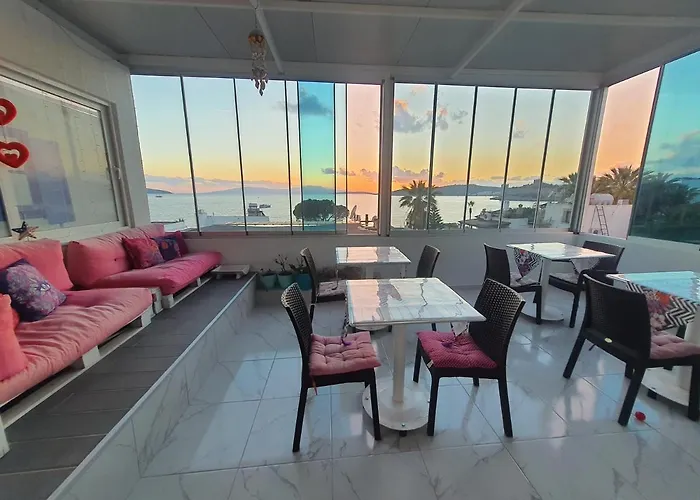 R House Hotel 3*